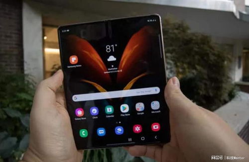 折叠屏新纪元 三星横折竖折双线出击，自研屏幕与生态优势解析